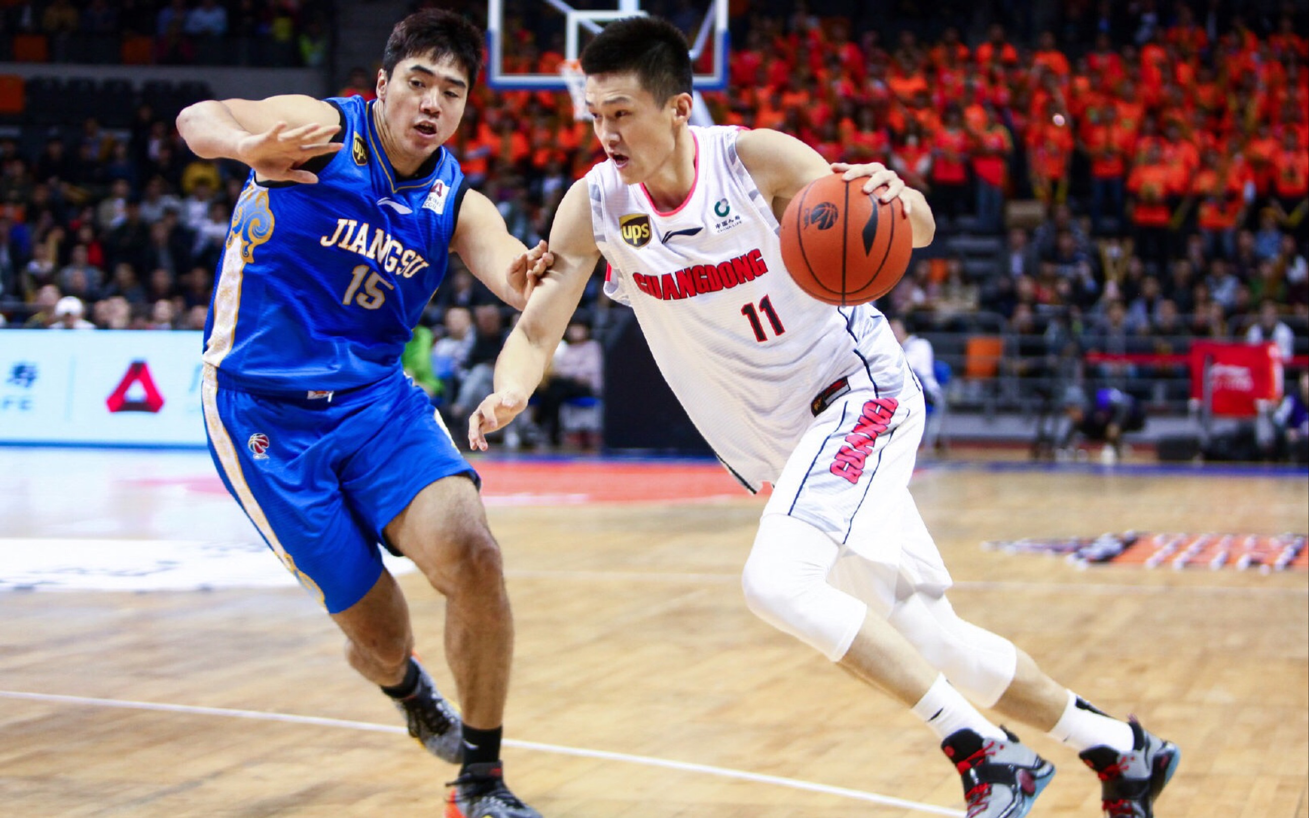 华体会互动中心-本菲卡训练开放日；赛前队长鼓劲引欢呼；CBA季后赛在即；纪律约束更严格的简单介绍